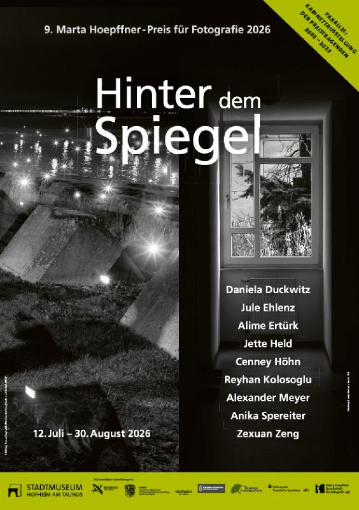 Hinter dem Spiegel